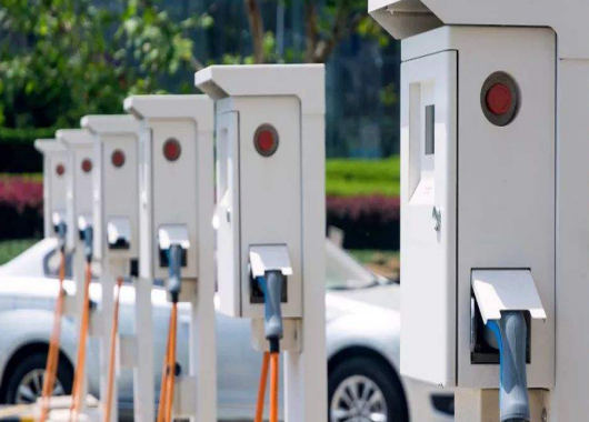英國(guó)電動(dòng)汽車(chē)行業(yè)陷入困境，英媒：中國(guó)背鍋！
